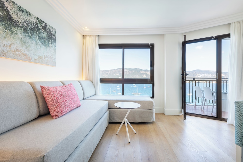 Leonardo Royal Hotel Mallorca — Hotel rooms in Magaluf, Balearic Islands