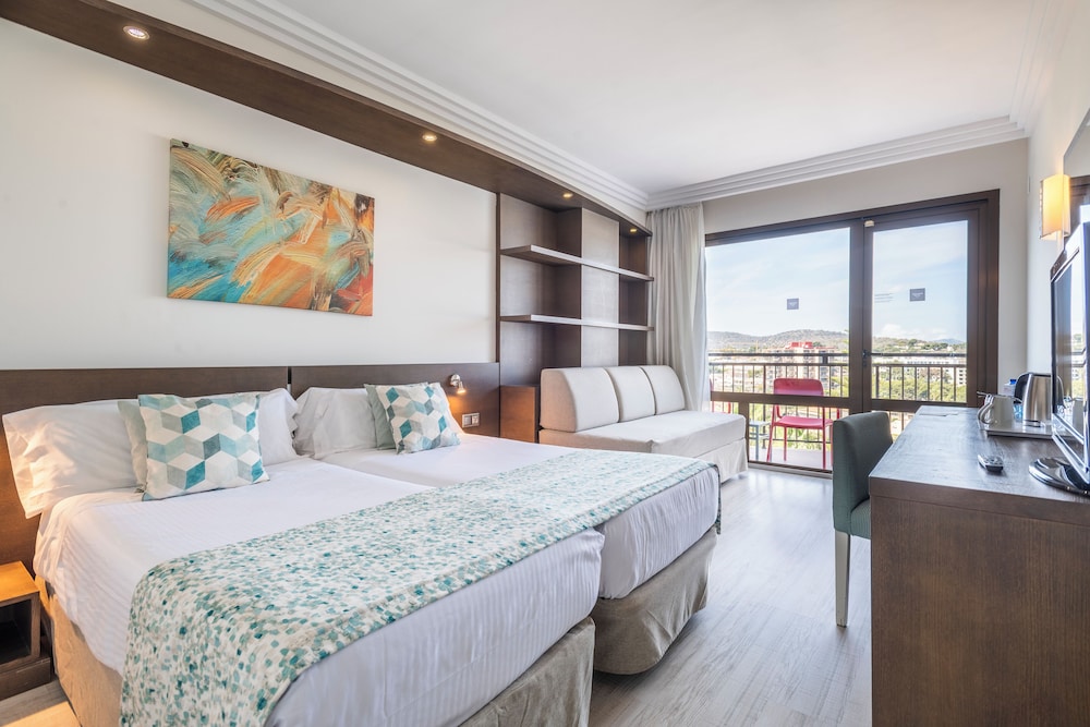 Leonardo Royal Hotel Mallorca — Hotel rooms in Magaluf, Balearic Islands