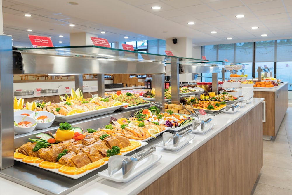 Leonardo Royal Hotel Mallorca — Restaurant & bars in Magaluf, Balearic Islands