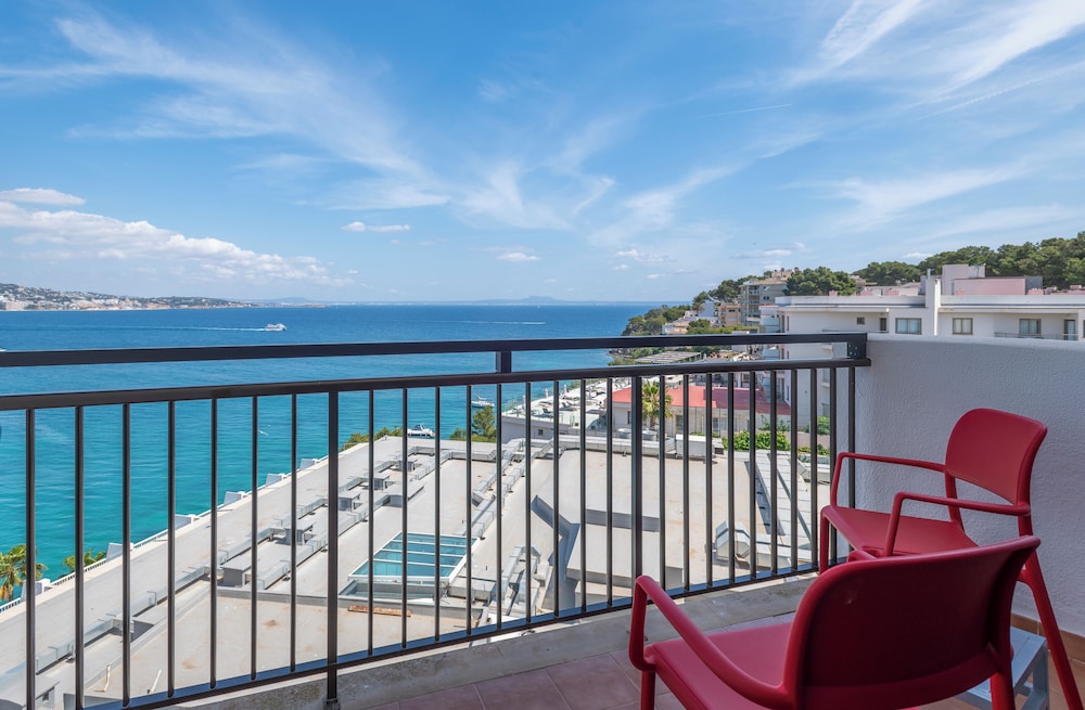 Leonardo Royal Hotel Mallorca — Hotel rooms in Magaluf, Balearic Islands