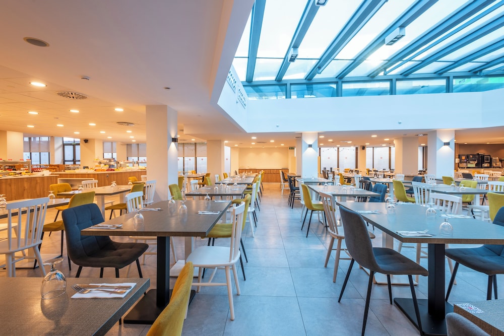 Leonardo Royal Hotel Mallorca — Restaurant & bars in Magaluf, Balearic Islands
