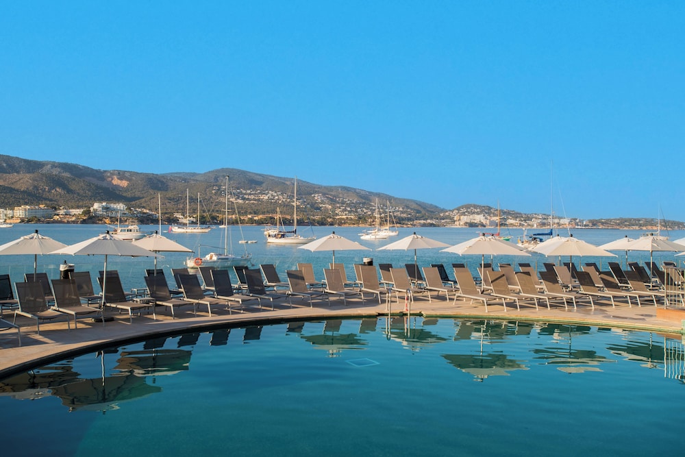Leonardo Royal Hotel Mallorca — Swimming pool in Magaluf, Balearic Islands