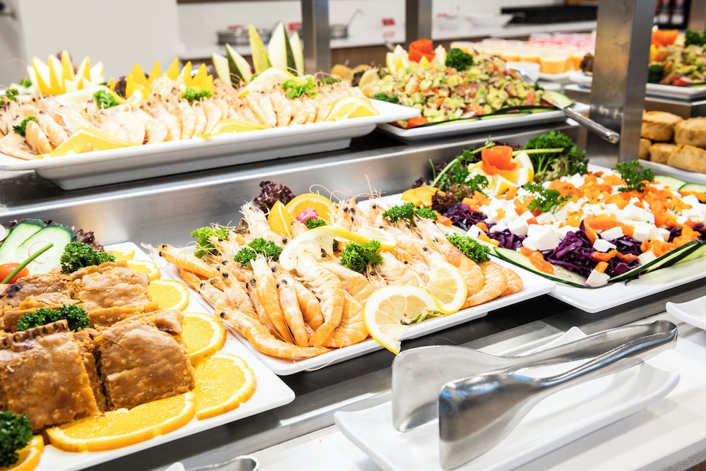 Leonardo Royal Hotel Mallorca — Restaurant & bars in Magaluf, Balearic Islands