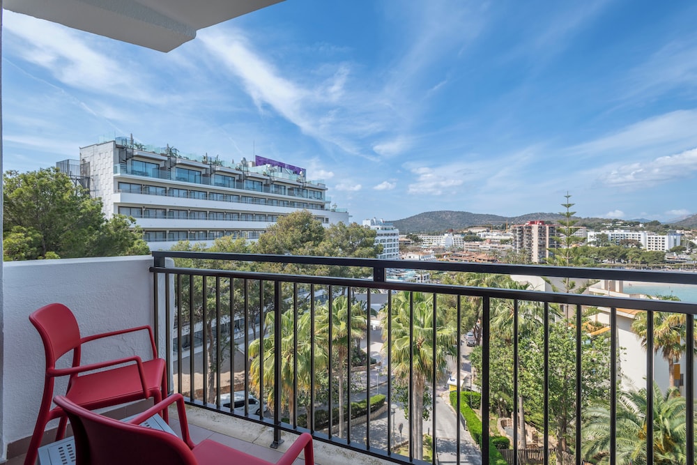 Leonardo Royal Hotel Mallorca — Hotel building in Magaluf, Balearic Islands
