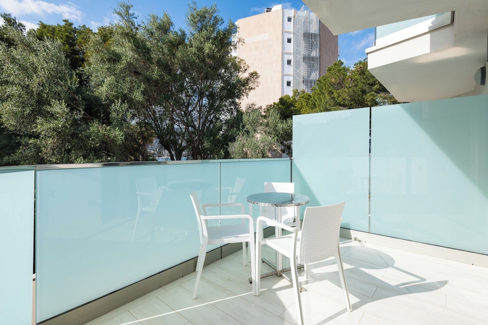 Leonardo Royal Hotel Mallorca — Hotel building in Magaluf, Balearic Islands