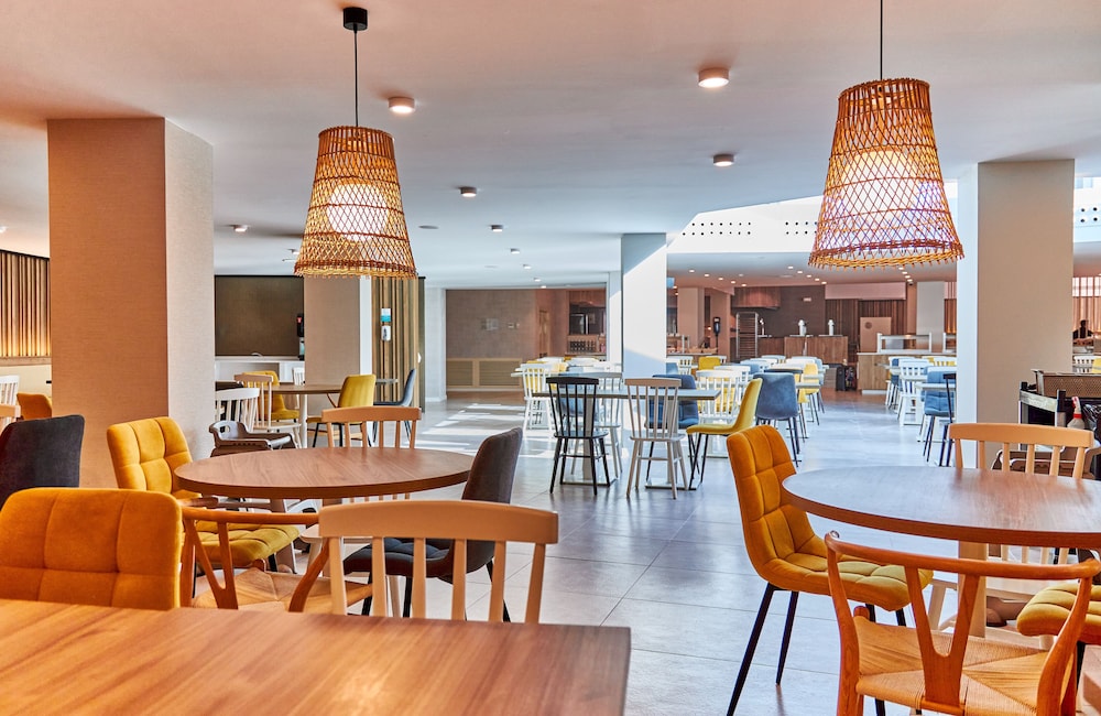 Leonardo Royal Hotel Mallorca — Restaurant & bars in Magaluf, Balearic Islands