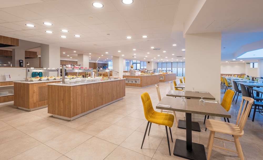 Leonardo Royal Hotel Mallorca — Restaurant & bars in Magaluf, Balearic Islands