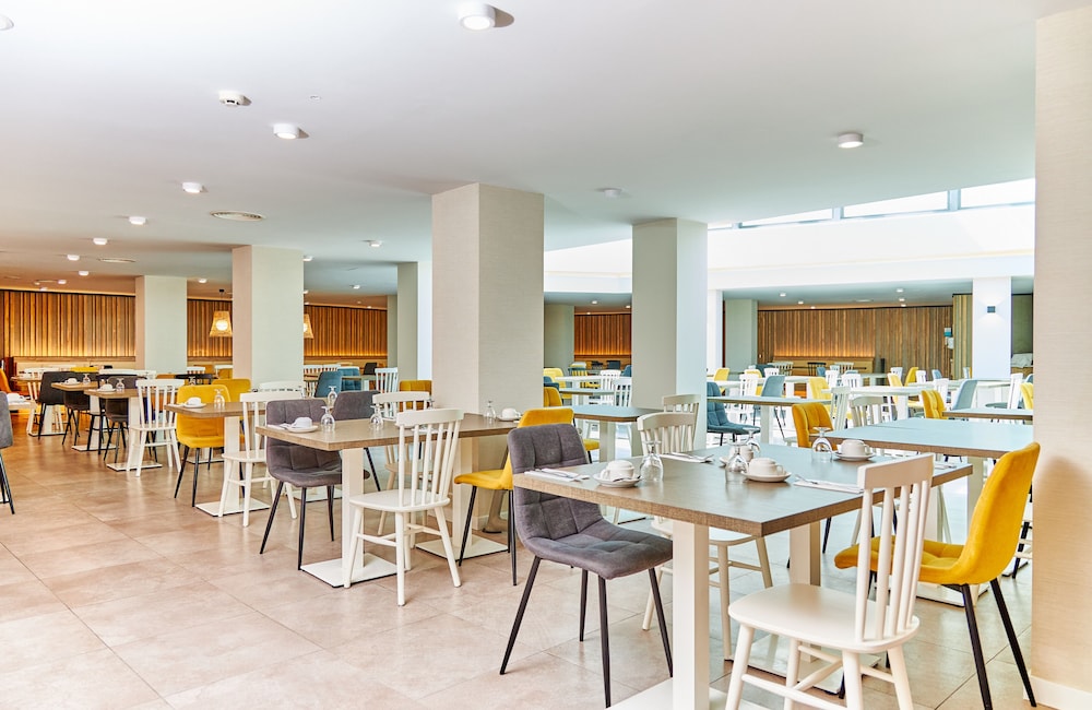 Leonardo Royal Hotel Mallorca — Restaurant & bars in Magaluf, Balearic Islands