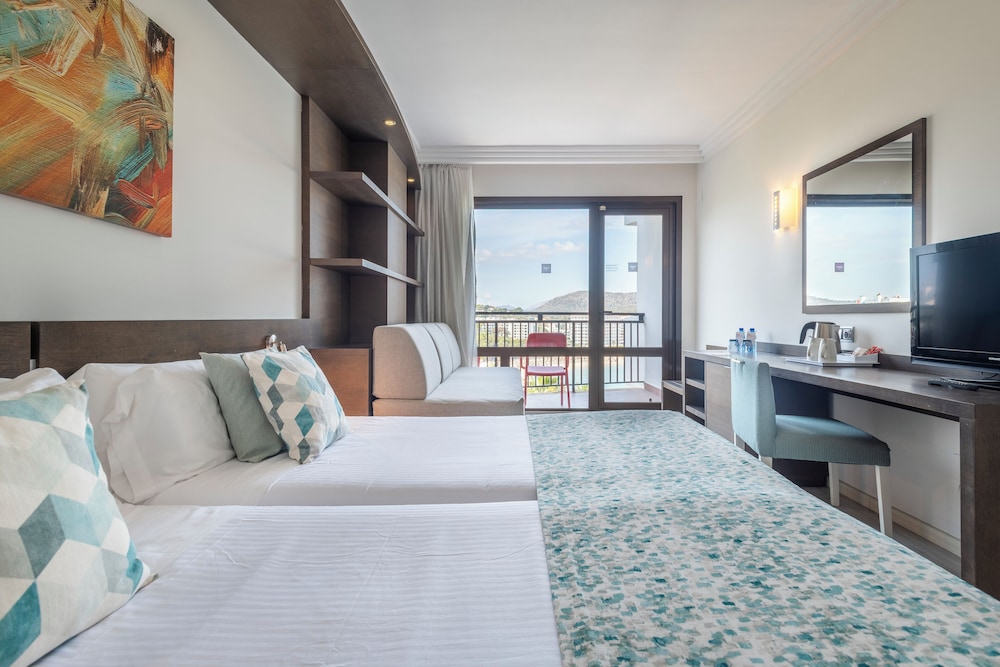 Leonardo Royal Hotel Mallorca — Hotel rooms in Magaluf, Balearic Islands