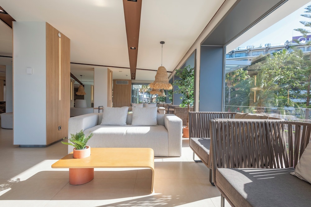 Leonardo Royal Hotel Mallorca — Restaurant & bars in Magaluf, Balearic Islands