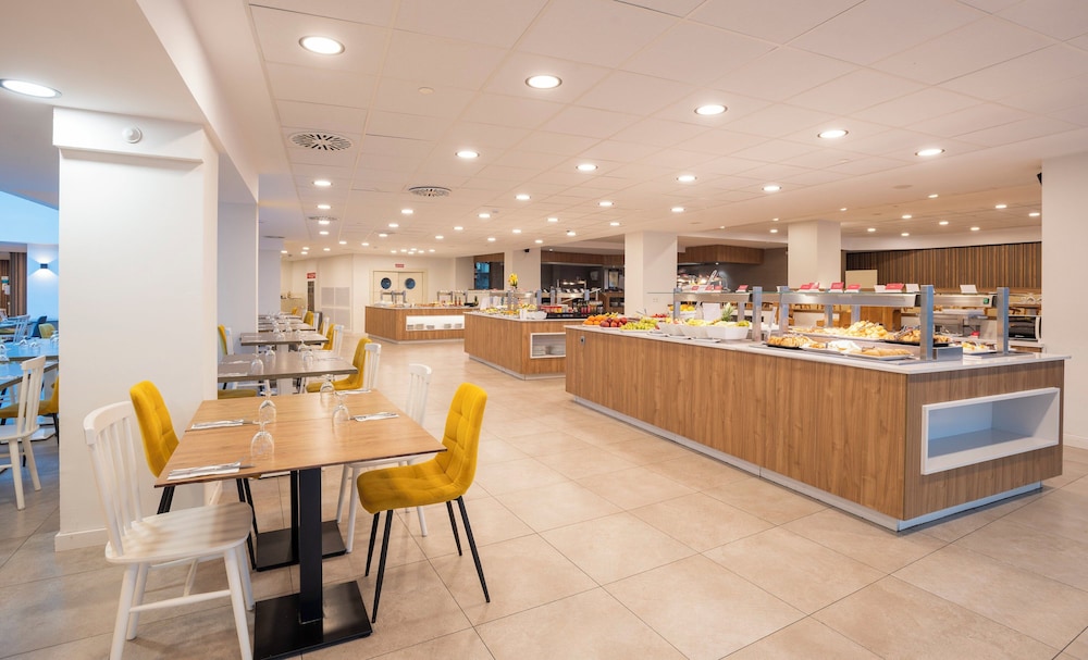 Leonardo Royal Hotel Mallorca — Restaurant & bars in Magaluf, Balearic Islands
