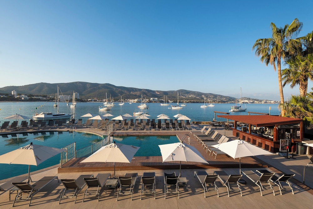 Leonardo Royal Hotel Mallorca — Swimming pool in Magaluf, Balearic Islands