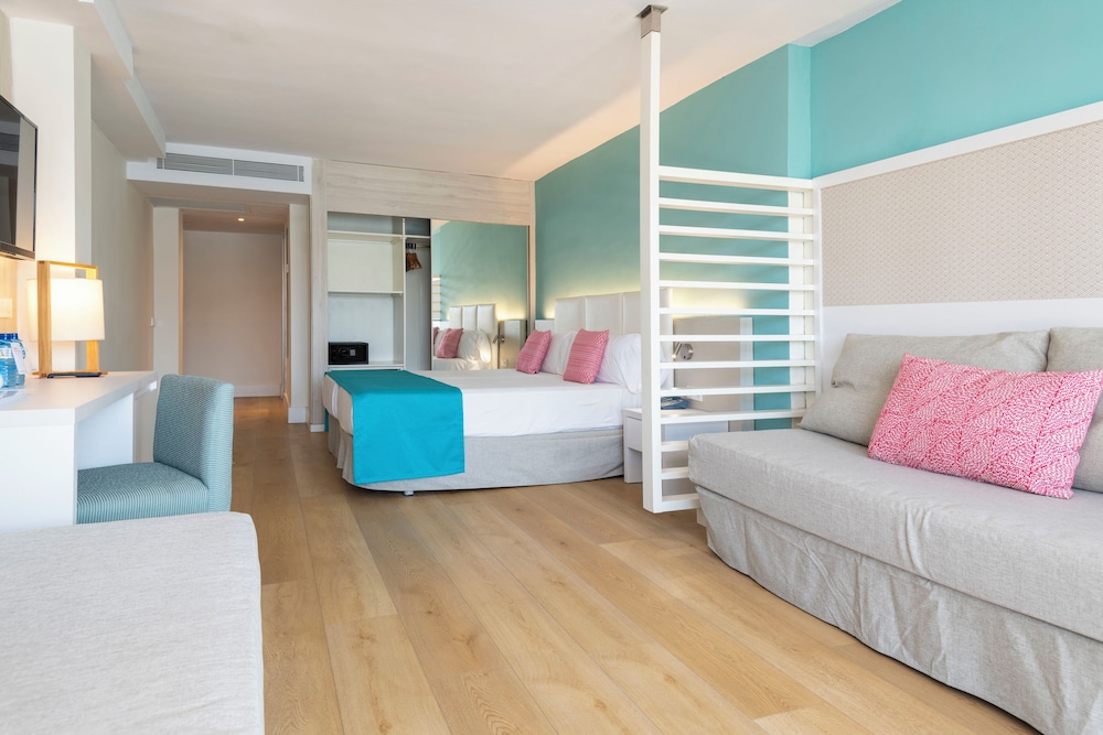 Leonardo Royal Hotel Mallorca — Hotel rooms in Magaluf, Balearic Islands