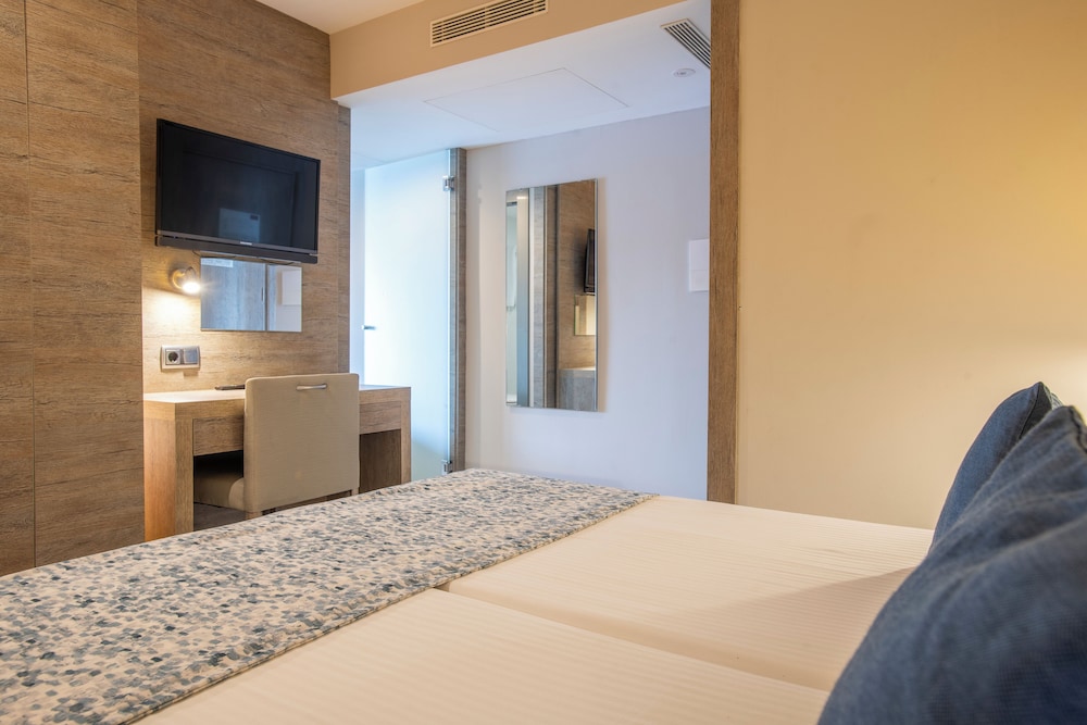 Leonardo Royal Hotel Mallorca Palmanova Bay — Hotel rooms in Magaluf, Balearic Islands