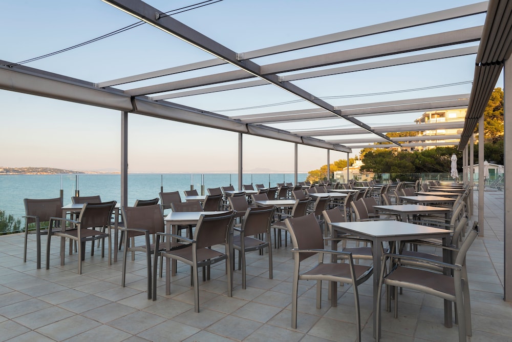 Leonardo Royal Hotel Mallorca Palmanova Bay — Restaurant & bars in Magaluf, Balearic Islands