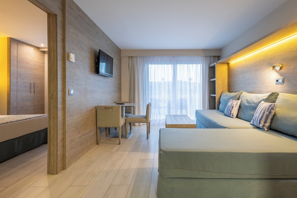 Leonardo Royal Hotel Mallorca Palmanova Bay — Hotel rooms in Magaluf, Balearic Islands