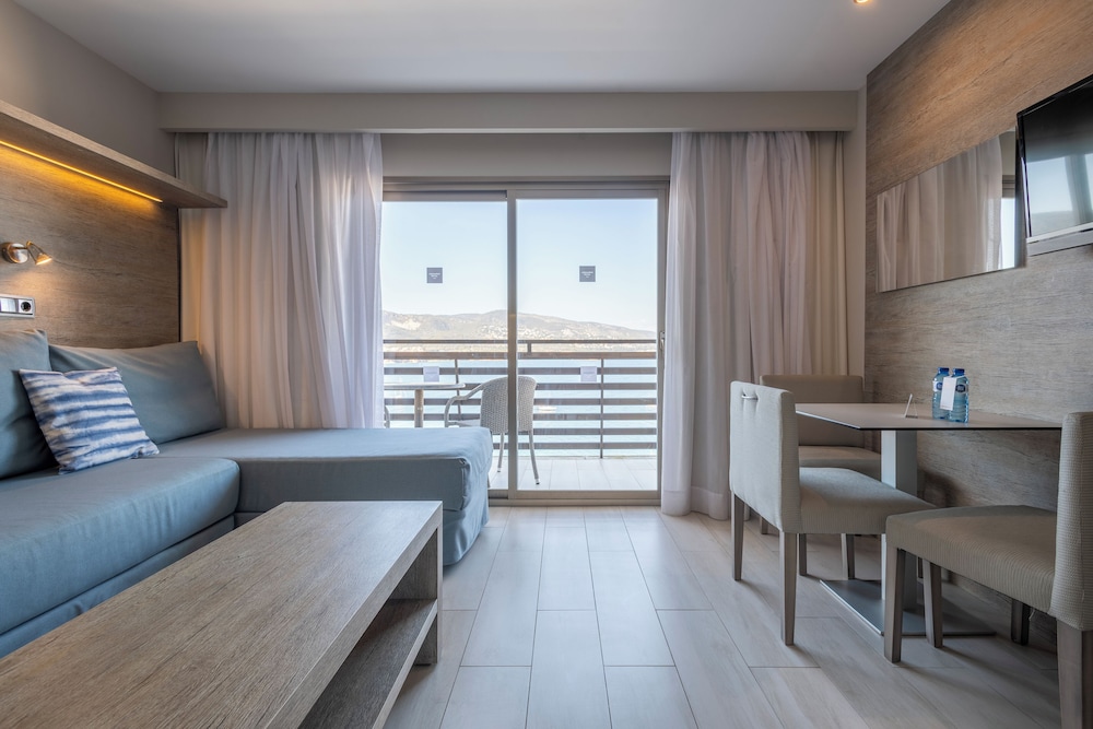 Leonardo Royal Hotel Mallorca Palmanova Bay — Hotel rooms in Magaluf, Balearic Islands