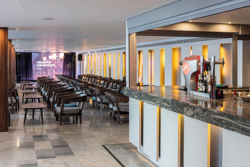 Leonardo Royal Hotel Mallorca Palmanova Bay — Restaurant & bars in Magaluf, Balearic Islands