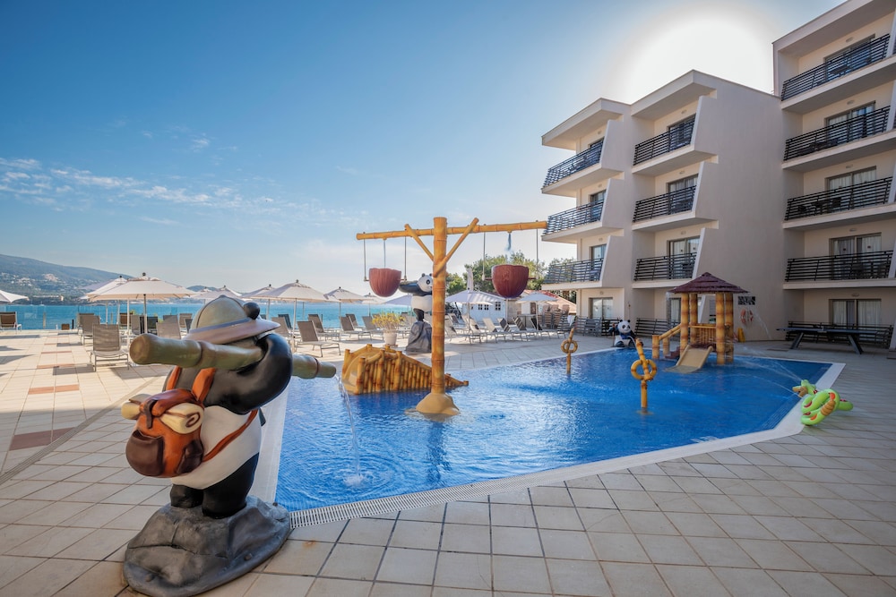 Leonardo Royal Hotel Mallorca Palmanova Bay — Attractions for children in Magaluf, Balearic Islands