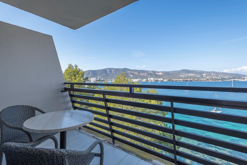 Leonardo Royal Hotel Mallorca Palmanova Bay — Hotel rooms in Magaluf, Balearic Islands