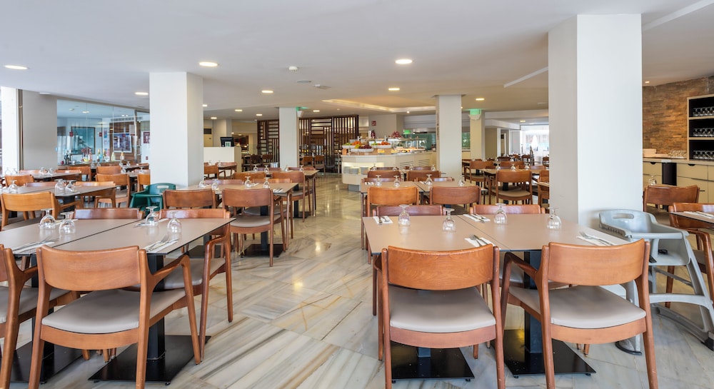 Leonardo Royal Hotel Mallorca Palmanova Bay — Restaurant & bars in Magaluf, Balearic Islands