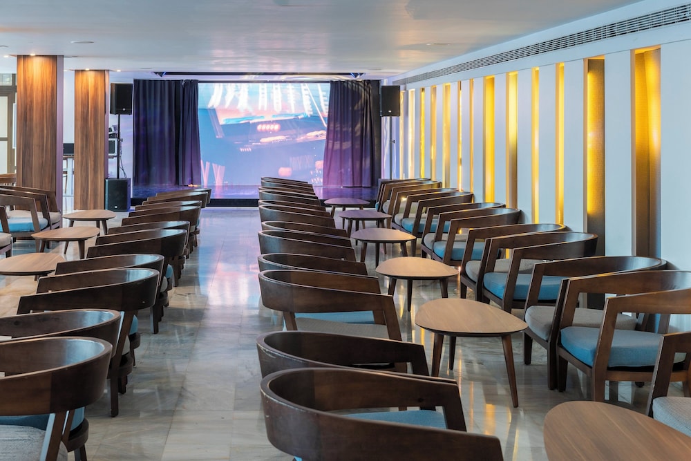 Leonardo Royal Hotel Mallorca Palmanova Bay — Restaurant & bars in Magaluf, Balearic Islands