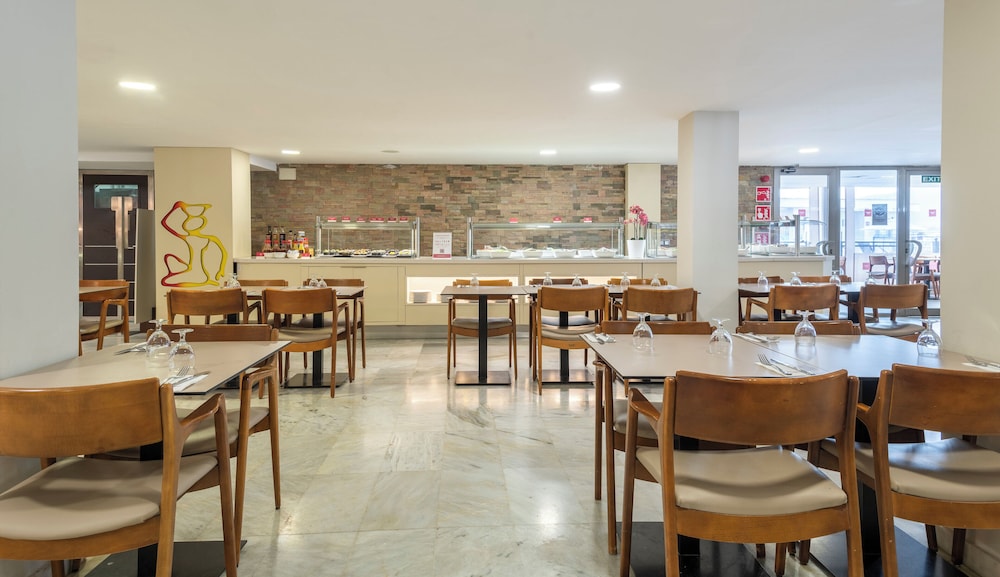 Leonardo Royal Hotel Mallorca Palmanova Bay — Restaurant & bars in Magaluf, Balearic Islands