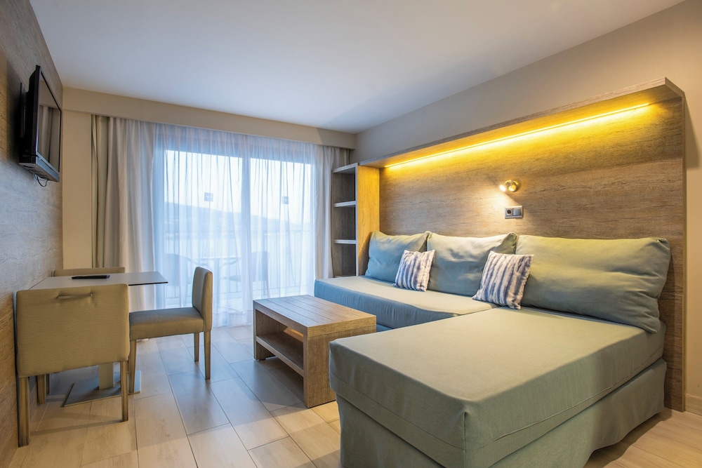 Leonardo Royal Hotel Mallorca Palmanova Bay — Hotel rooms in Magaluf, Balearic Islands