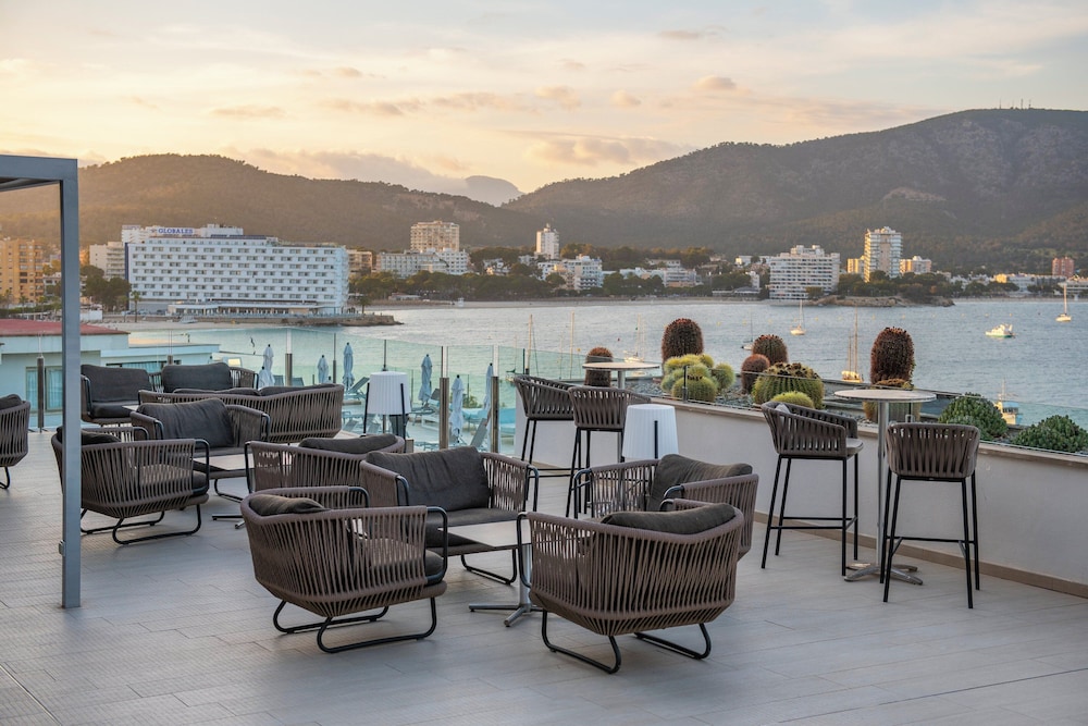 Leonardo Royal Hotel Mallorca Palmanova Bay — Restaurant & bars in Magaluf, Balearic Islands