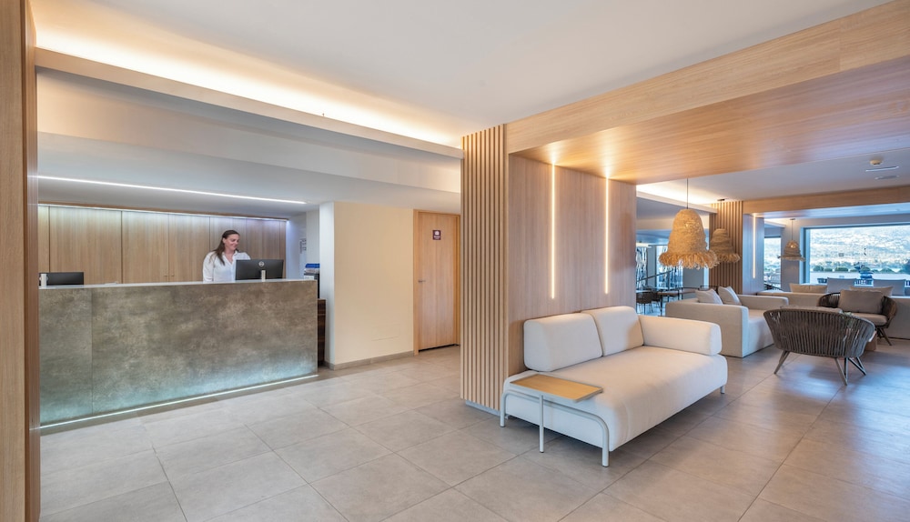 Leonardo Royal Hotel Mallorca Palmanova Bay — Hotel building in Magaluf, Balearic Islands
