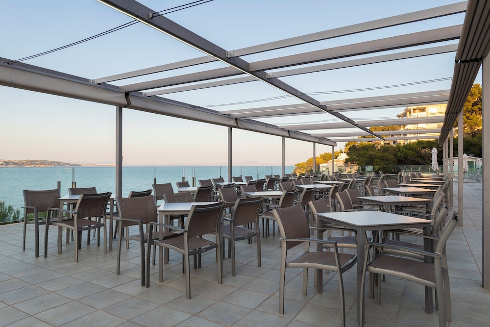 Leonardo Royal Hotel Mallorca Palmanova Bay — Restaurant & bars in Magaluf, Balearic Islands