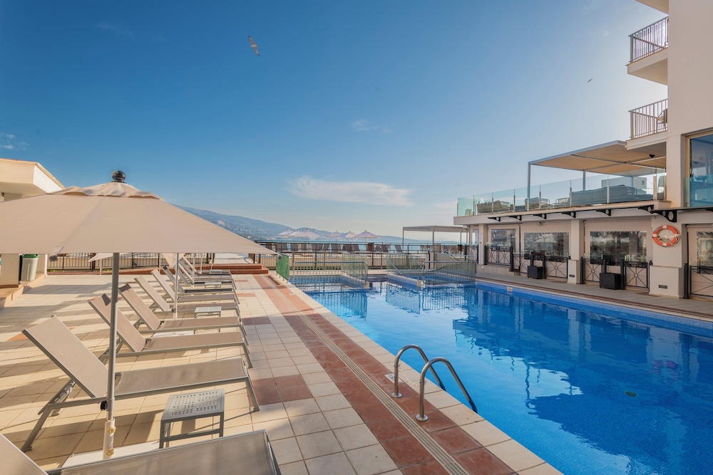 Leonardo Royal Hotel Mallorca Palmanova Bay — Swimming pool in Magaluf, Balearic Islands