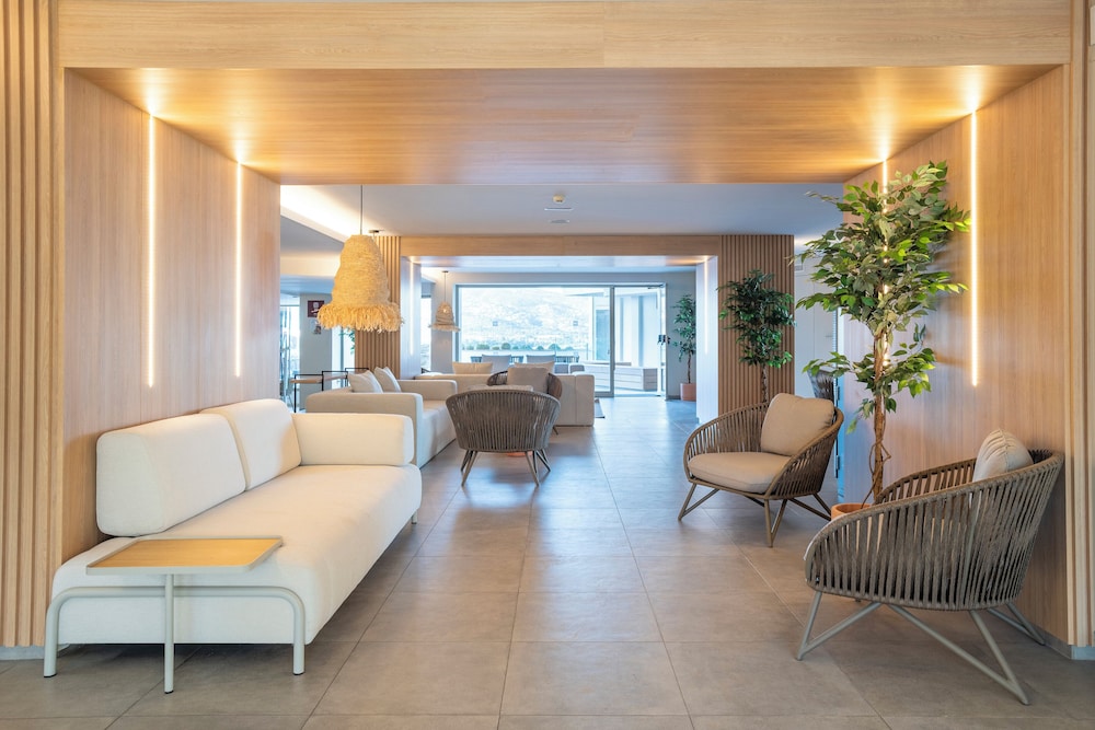 Leonardo Royal Hotel Mallorca Palmanova Bay — Hotel building in Magaluf, Balearic Islands