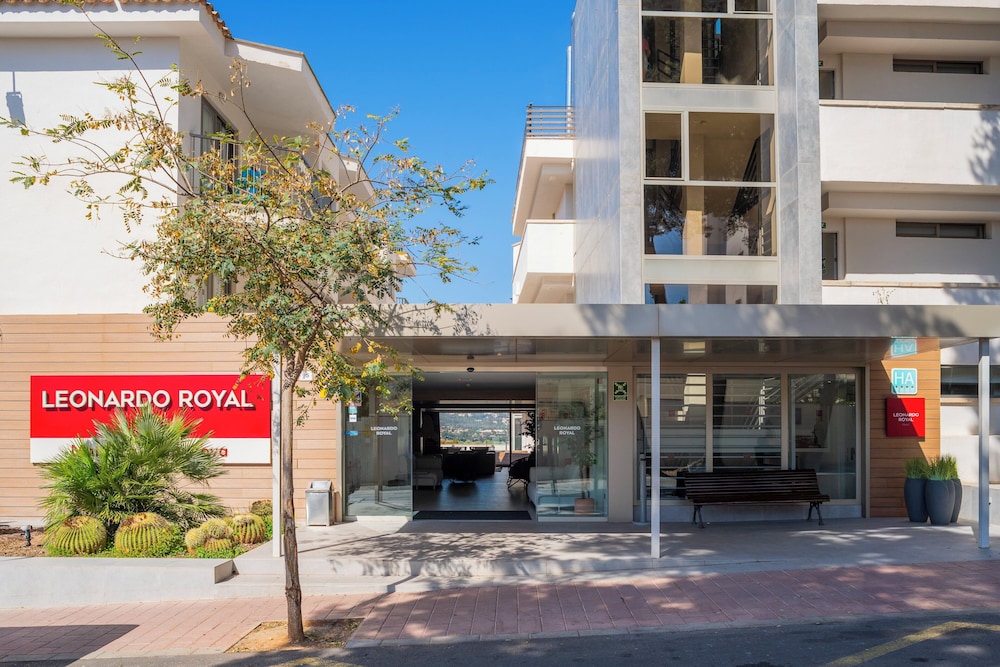 Leonardo Royal Hotel Mallorca Palmanova Bay — Hotel building in Magaluf, Balearic Islands