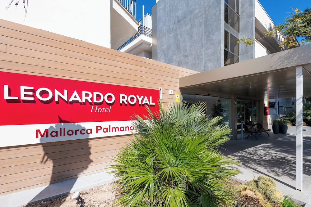 Leonardo Royal Hotel Mallorca Palmanova Bay — Hotel building in Magaluf, Balearic Islands