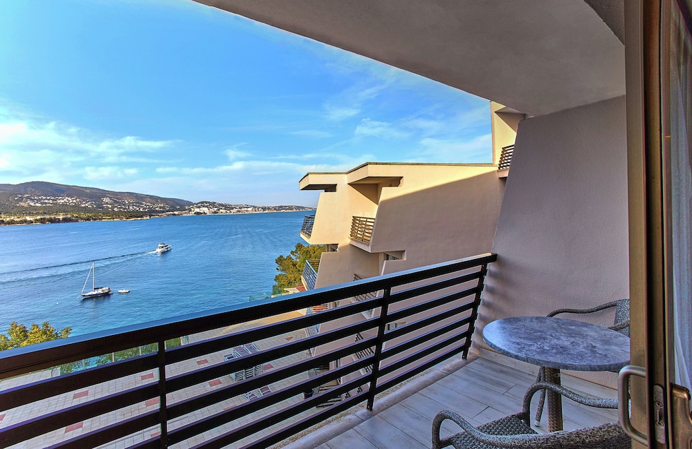 Leonardo Royal Hotel Mallorca Palmanova Bay — Hotel rooms in Magaluf, Balearic Islands