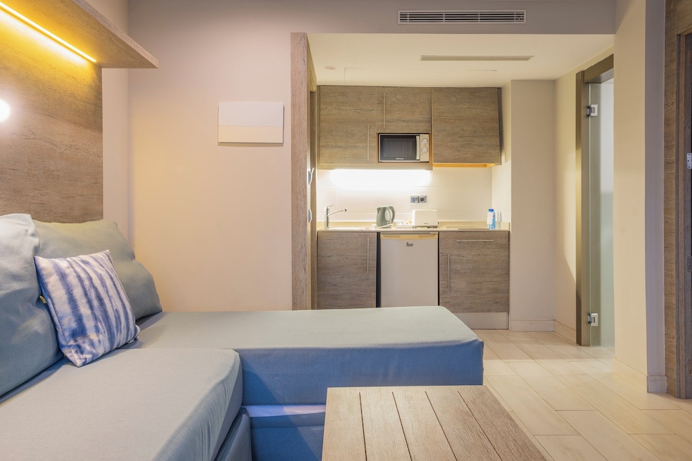 Leonardo Royal Hotel Mallorca Palmanova Bay — Hotel rooms in Magaluf, Balearic Islands