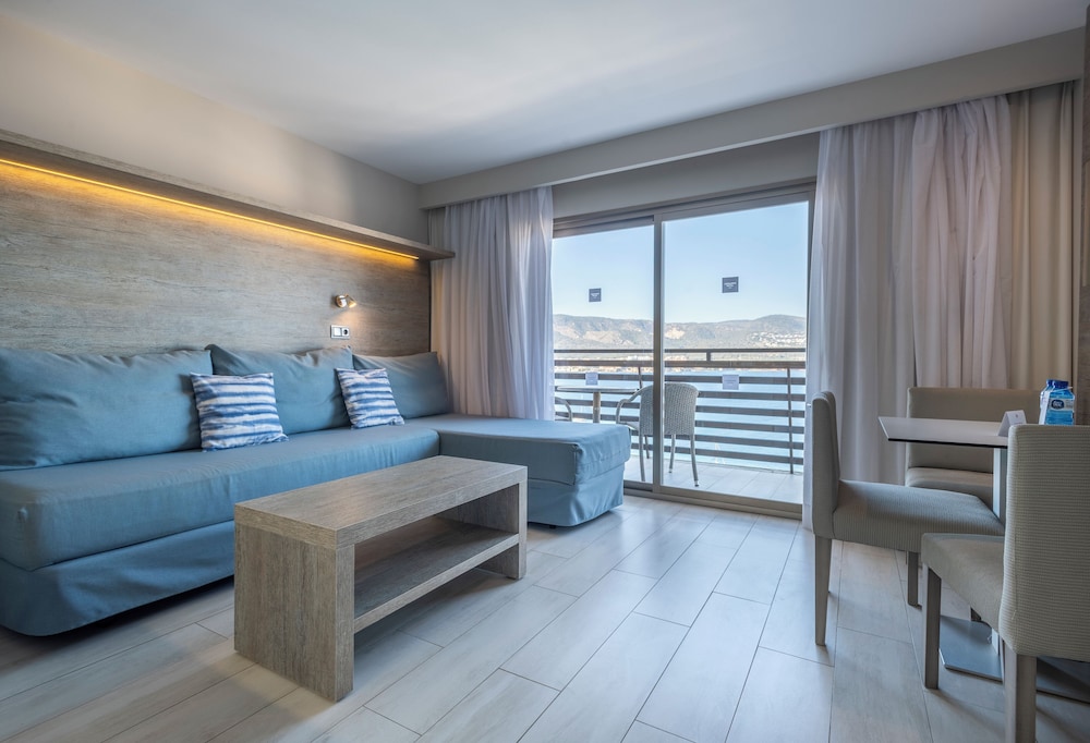 Leonardo Royal Hotel Mallorca Palmanova Bay — Hotel rooms in Magaluf, Balearic Islands