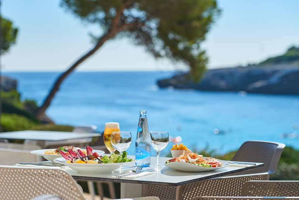 Inturotel Azul Garden — Restaurant & bars in Cala d´Or, Balearic Islands