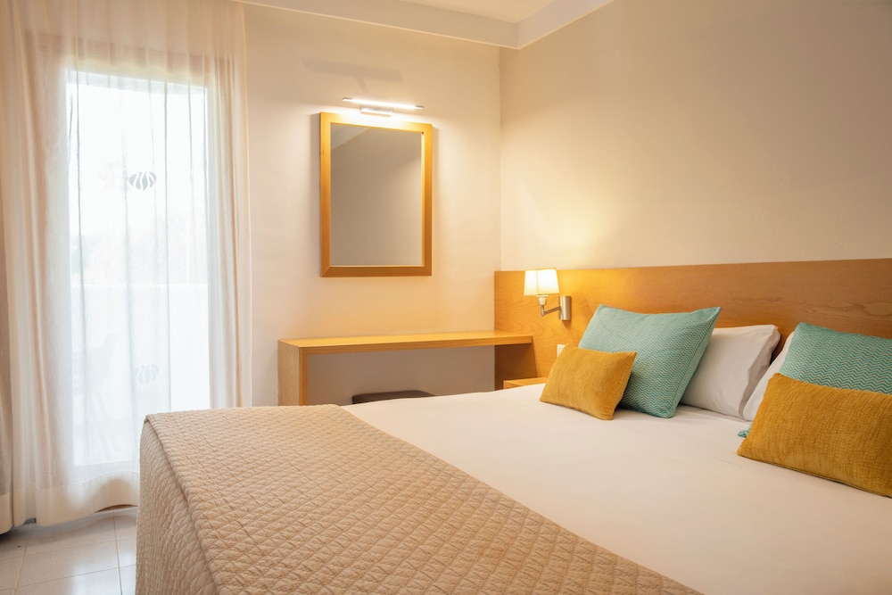 Inturotel Azul Garden — Hotel rooms in Cala d´Or, Balearic Islands