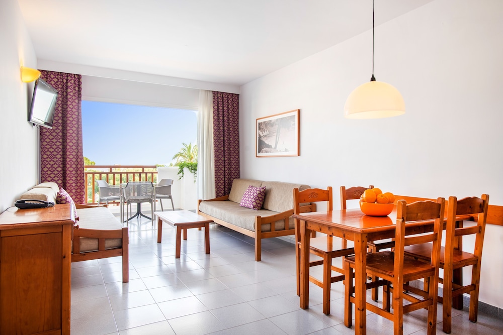 Inturotel Azul Garden — Hotel rooms in Cala d´Or, Balearic Islands