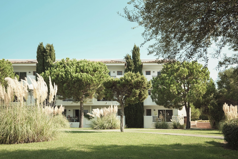 Inturotel Azul Garden — Hotel building in Cala d´Or, Balearic Islands