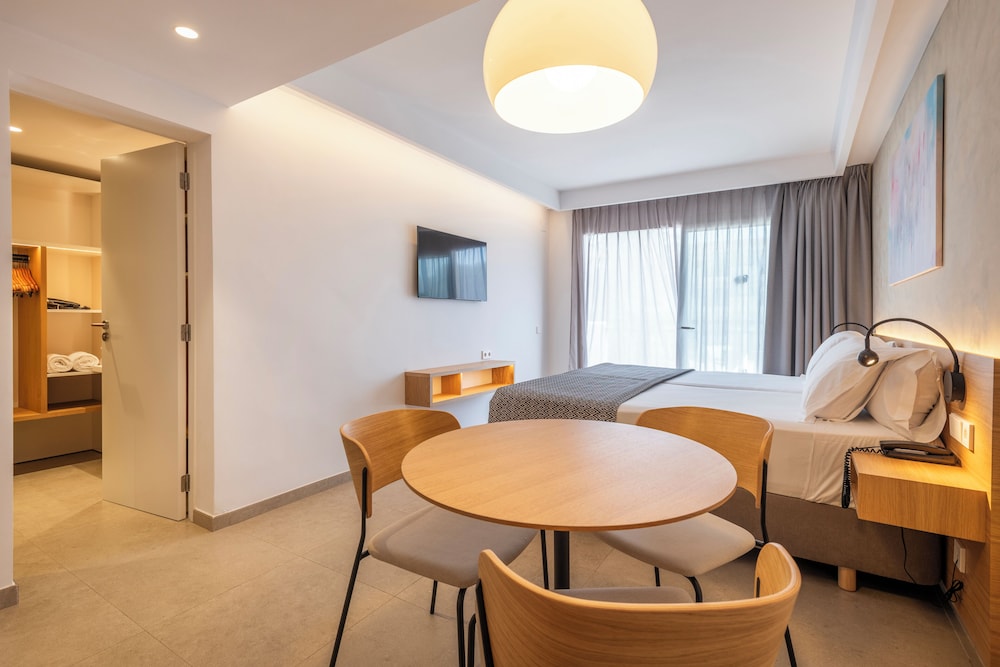 Inturotel Cala Azul — Hotel rooms in Cala d´Or, Balearic Islands