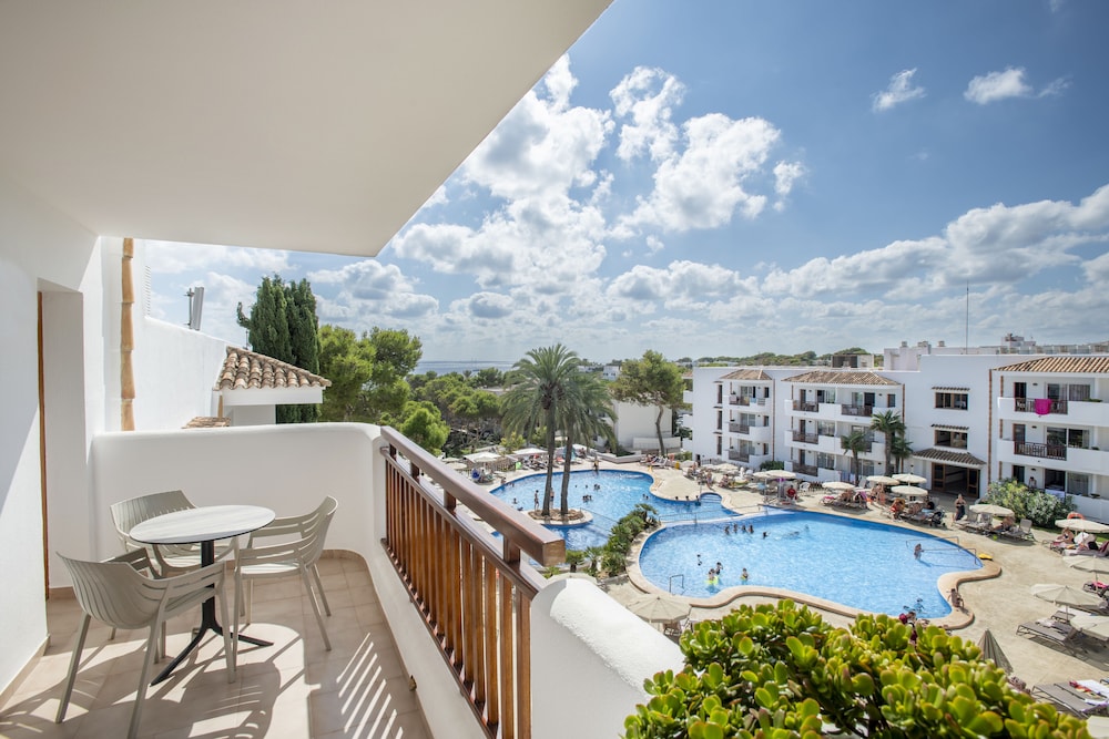 Inturotel Cala Azul — Swimming pool in Cala d´Or, Balearic Islands