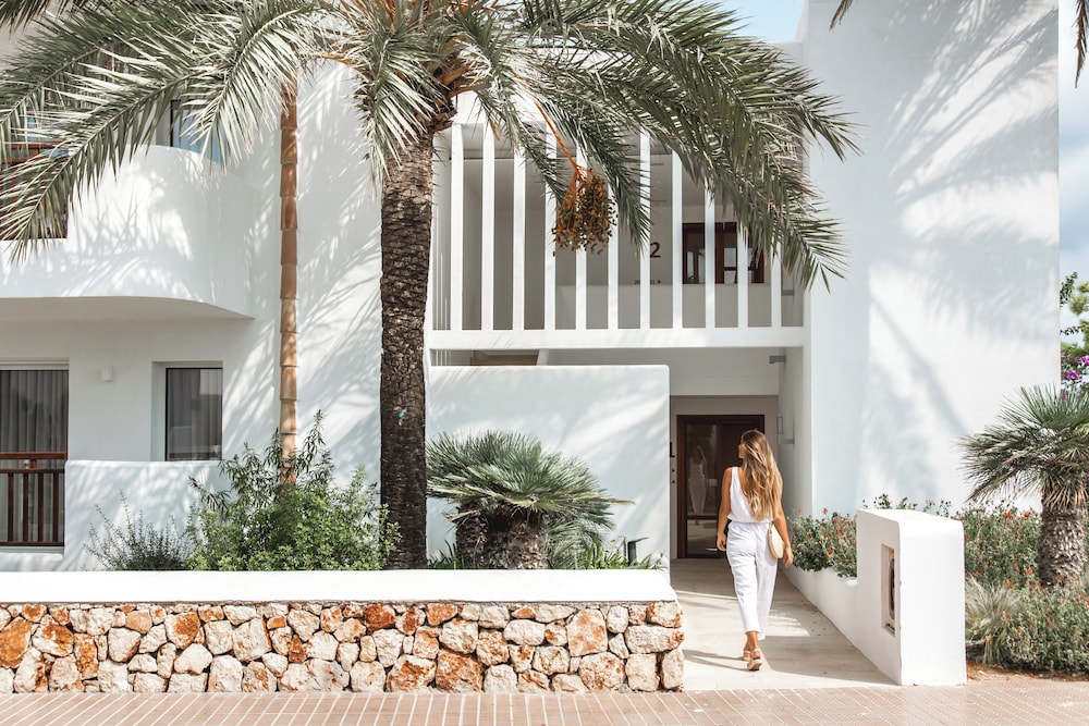 Inturotel Cala Azul — Hotel building in Cala d´Or, Balearic Islands