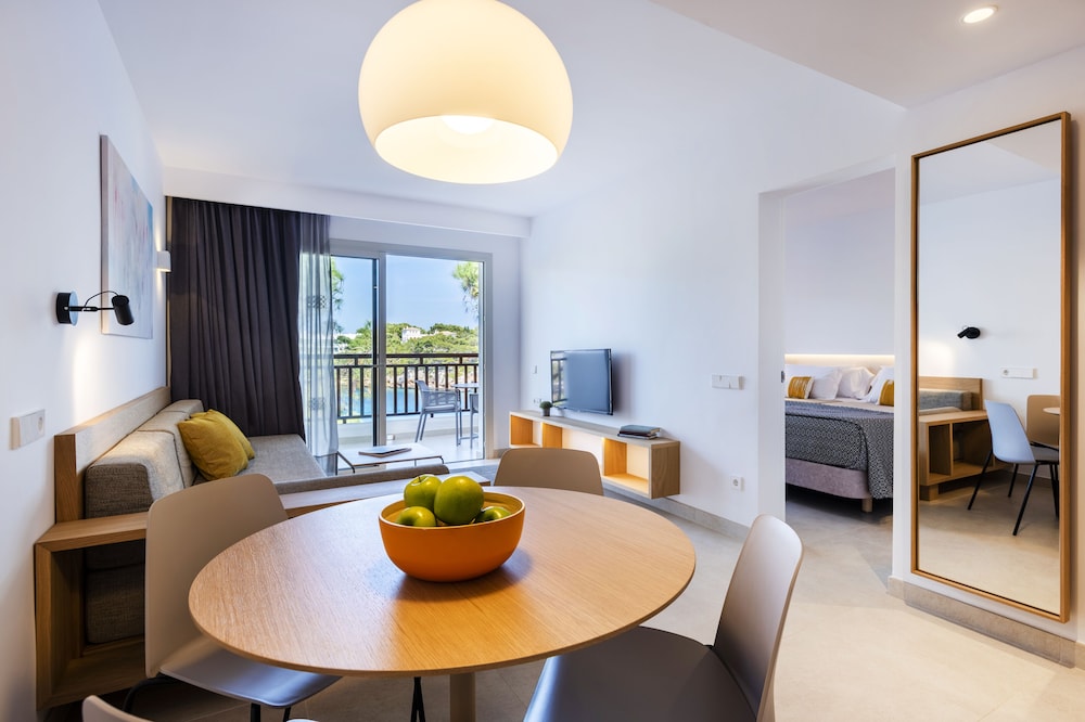 Inturotel Cala Azul — Hotel rooms in Cala d´Or, Balearic Islands