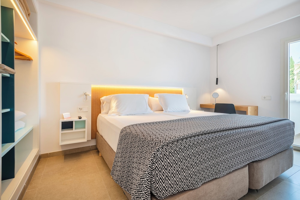 Inturotel Cala Azul — Hotel rooms in Cala d´Or, Balearic Islands