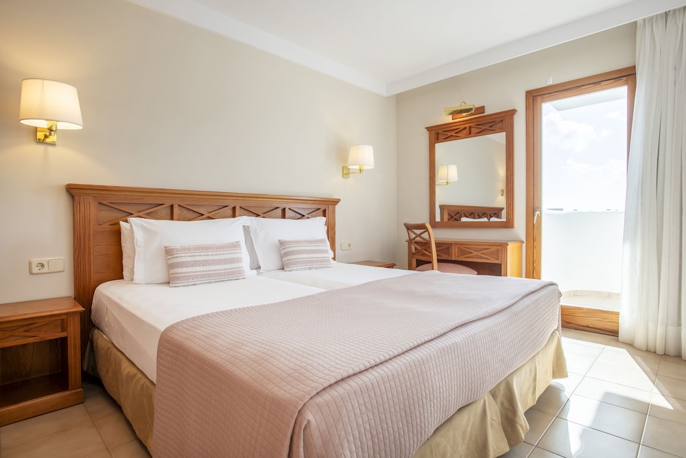 Inturotel Cala Azul — Hotel rooms in Cala d´Or, Balearic Islands