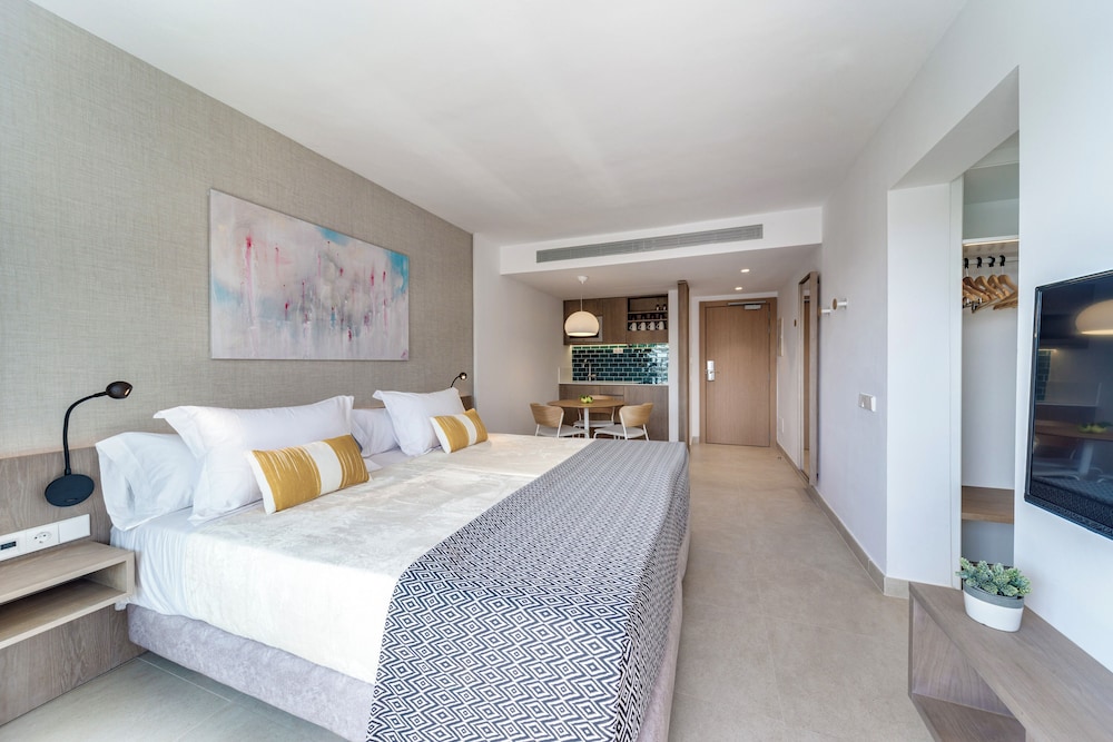 Inturotel Cala Azul — Hotel rooms in Cala d´Or, Balearic Islands