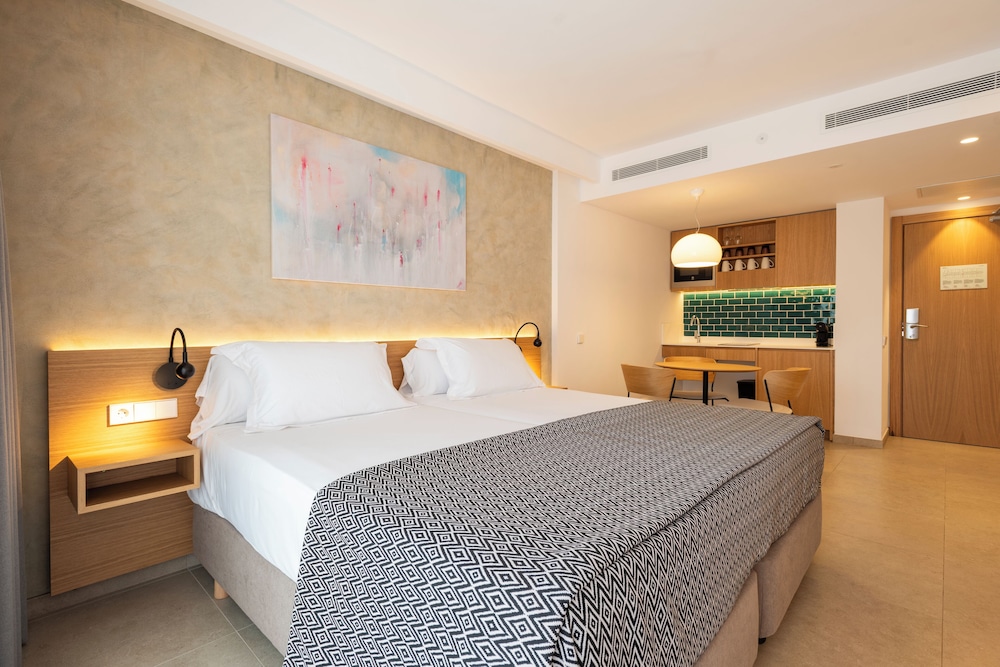 Inturotel Cala Azul — Hotel rooms in Cala d´Or, Balearic Islands